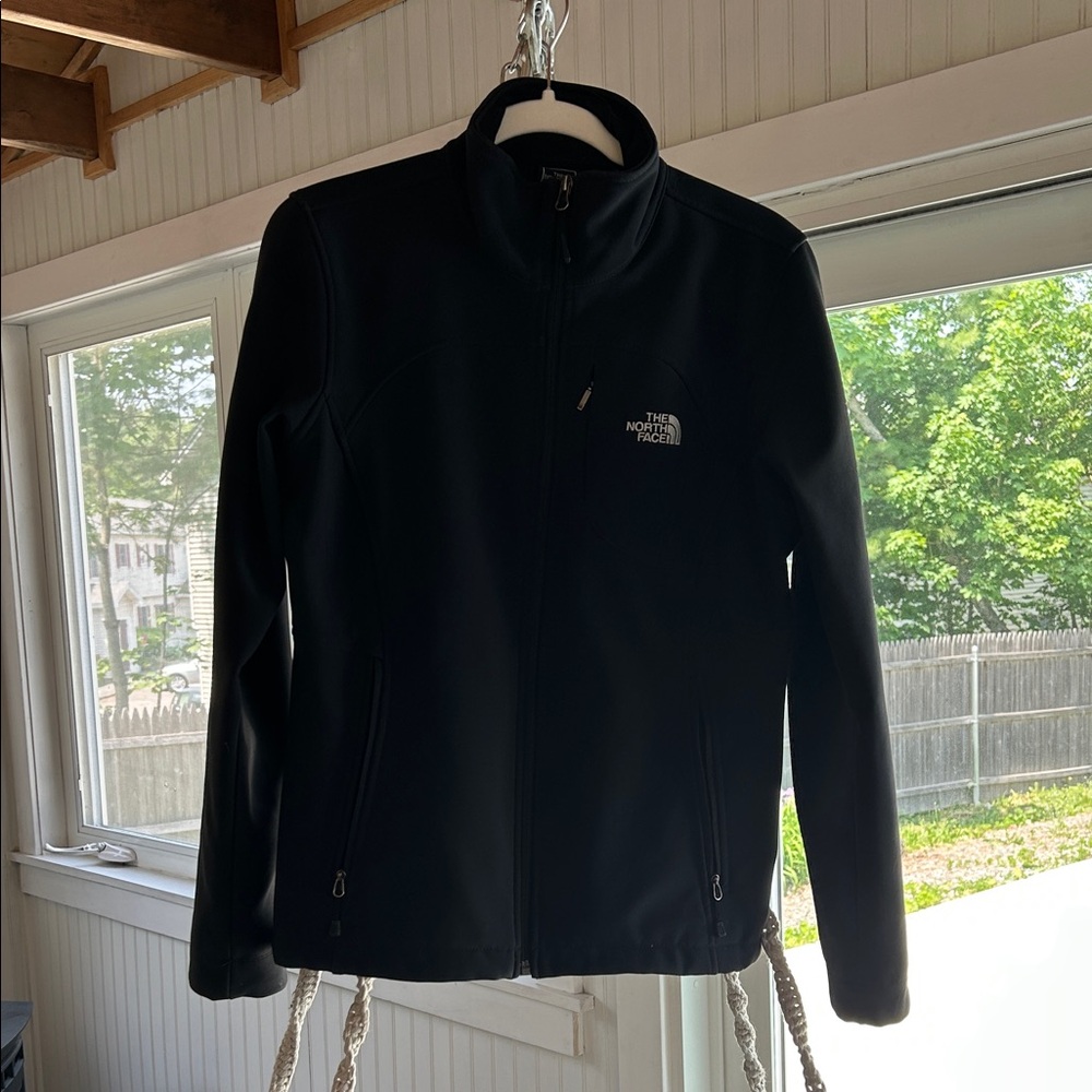 The North Face Women's Black Full-Zip Softshell Jacket